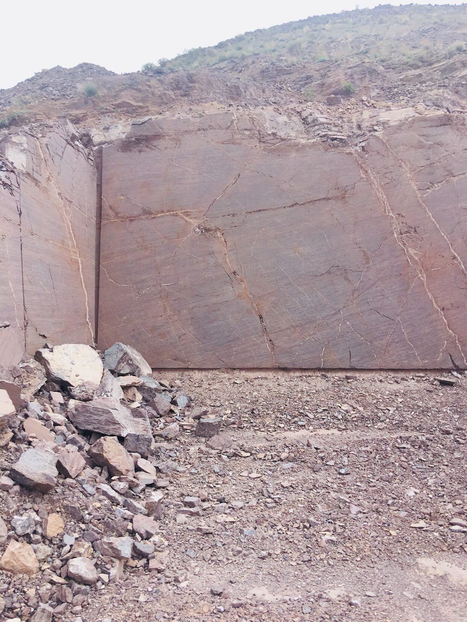 معدن 196 هکتاری شن و ماسه کوهی در استان قزوین