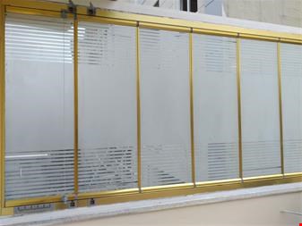 صنایع شیشه شیشه بالکن و تراس شیشه ای متحرک