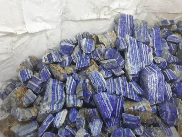 سنگ های قیمتی و نیمه قیمتی لاجورد درخشان