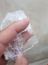 کلوخه ژیپس شفاف و بیرنگ