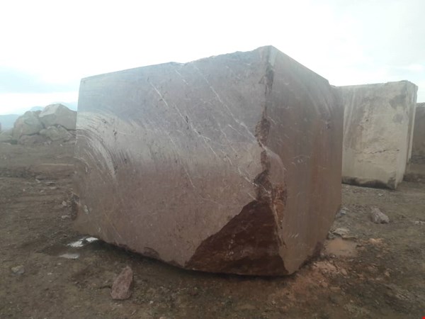 فوری معدن قم /  فروش معدن مرمریت قرمز  / معدن مر مریت قم