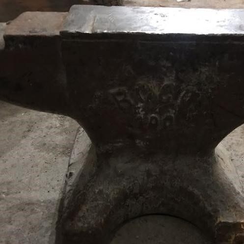 خرید و فروش صنعتی سندان ٤٥کیلویی