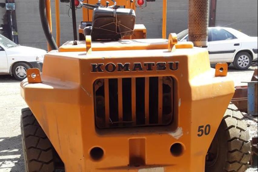 خرید و فروش ماشین آلات کوماتسو 3 تن سال 1980برای فروش