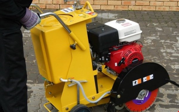 ماشین آلات تجهیزات- اجاره دستگاه برش آسفالت کاتر اجاره غلطک آسفالت کاری