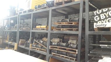 خرید و فروش قطعات صنعتی فروش انواع رولیک ، زنجیر و زیربندی بیلهای مکانیکی