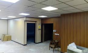 نصاب دیوارکوب.پارکت.لمینت.کفپوش.قرنیز.و..‌